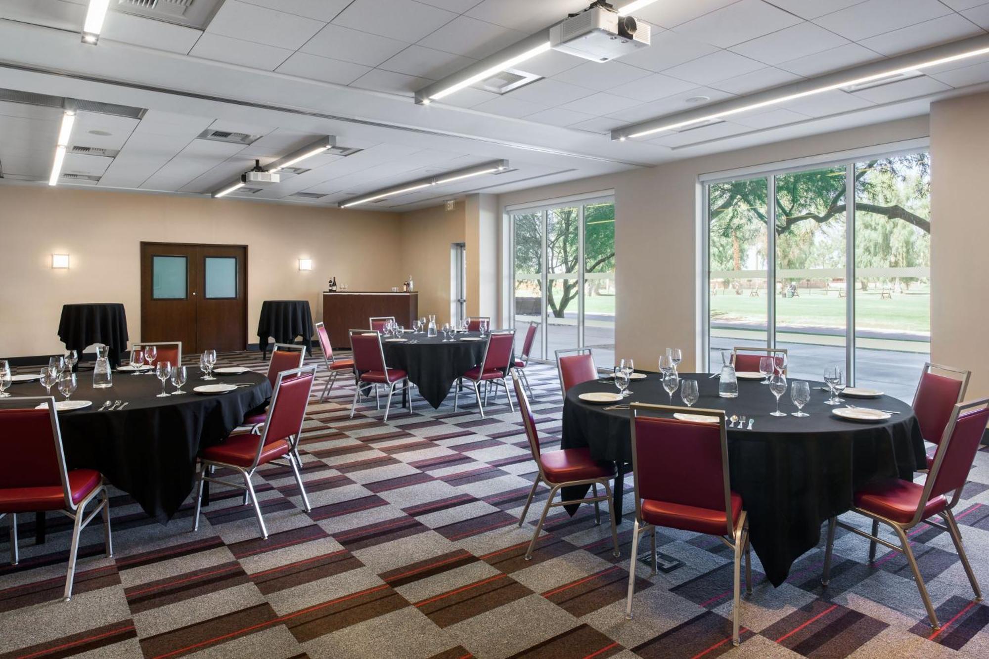 Four Points By Sheraton At Phoenix Mesa Gateway Airport Экстерьер фото